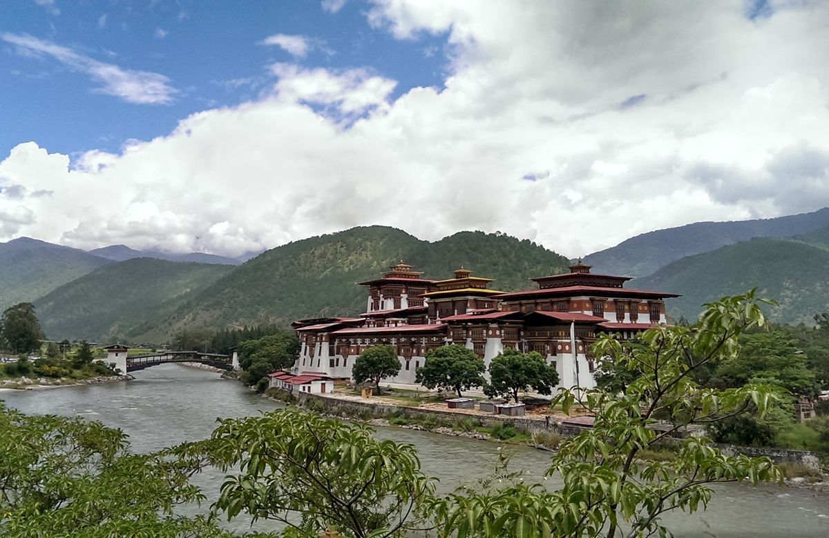 Punakha Dzong at the confluence of the Pho Chhu and Mo Chhu
