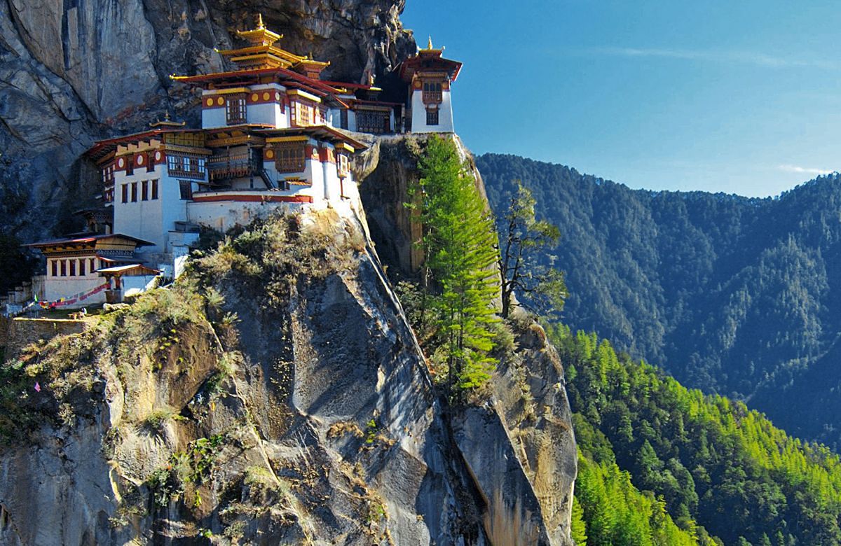 Tiger&rsquo;s Nest monastery clinging to the cliff above Paro valley