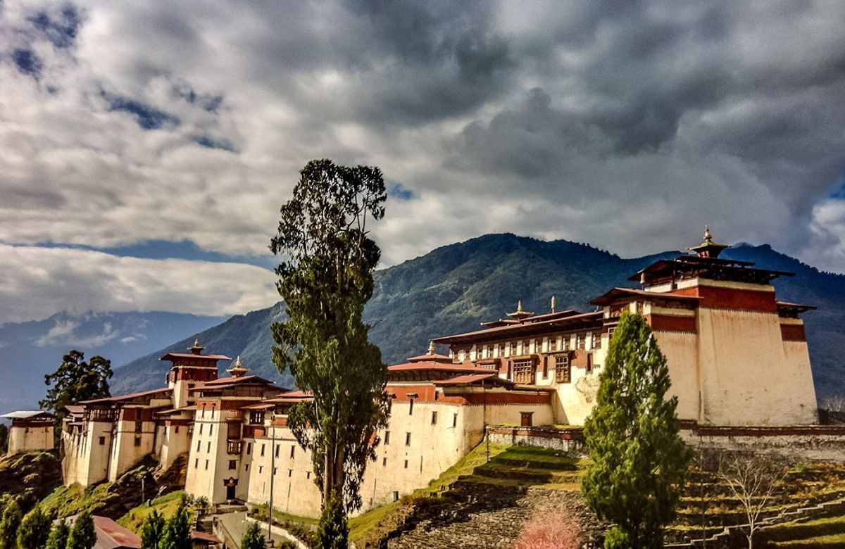 Trongsa Dzong standing above the Mangde Chhu gorge